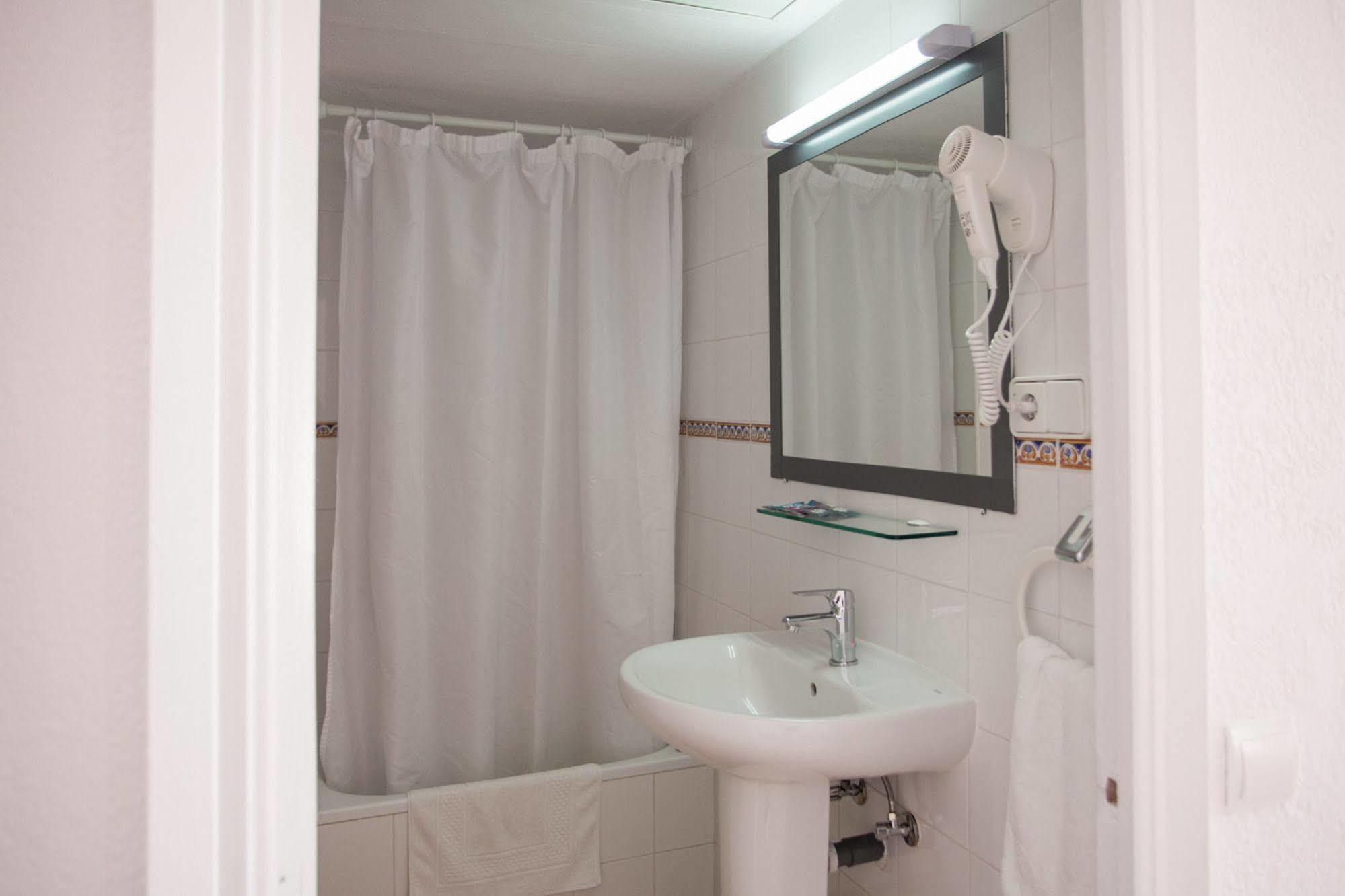 Hostal Los Pinos Es Cana Kültér fotó