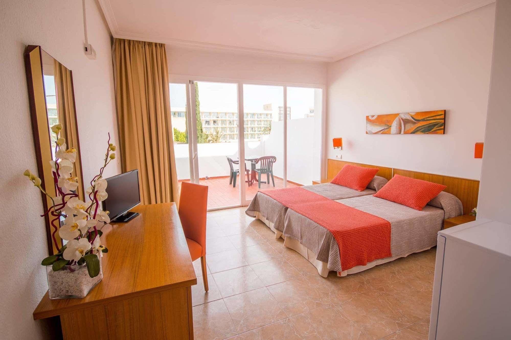 Hostal Los Pinos Es Cana Kültér fotó
