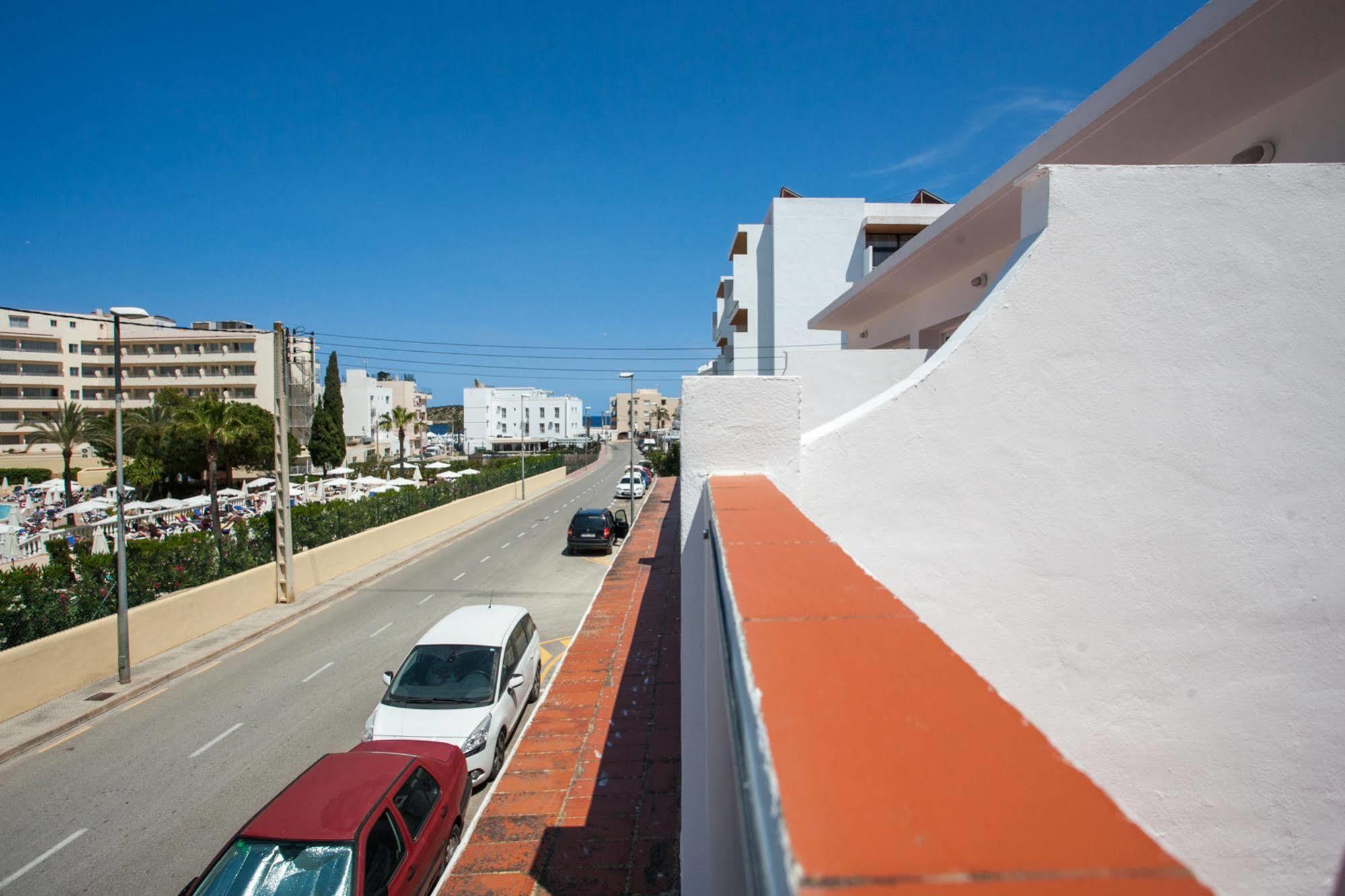 Hostal Los Pinos Es Cana Kültér fotó